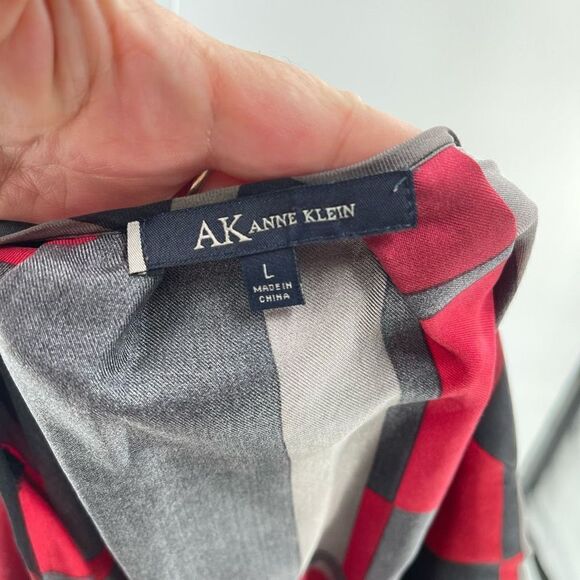 Anne Klein silk top blouse geometric print flowy Large pleated red gray grey bla - Picture 6 of 9